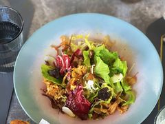 蘑菇沙拉配松露油醋汁-Hi City·城市之巅