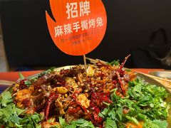 -何师烧烤·小龙虾·江湖川菜·精酿啤酒(成温店)