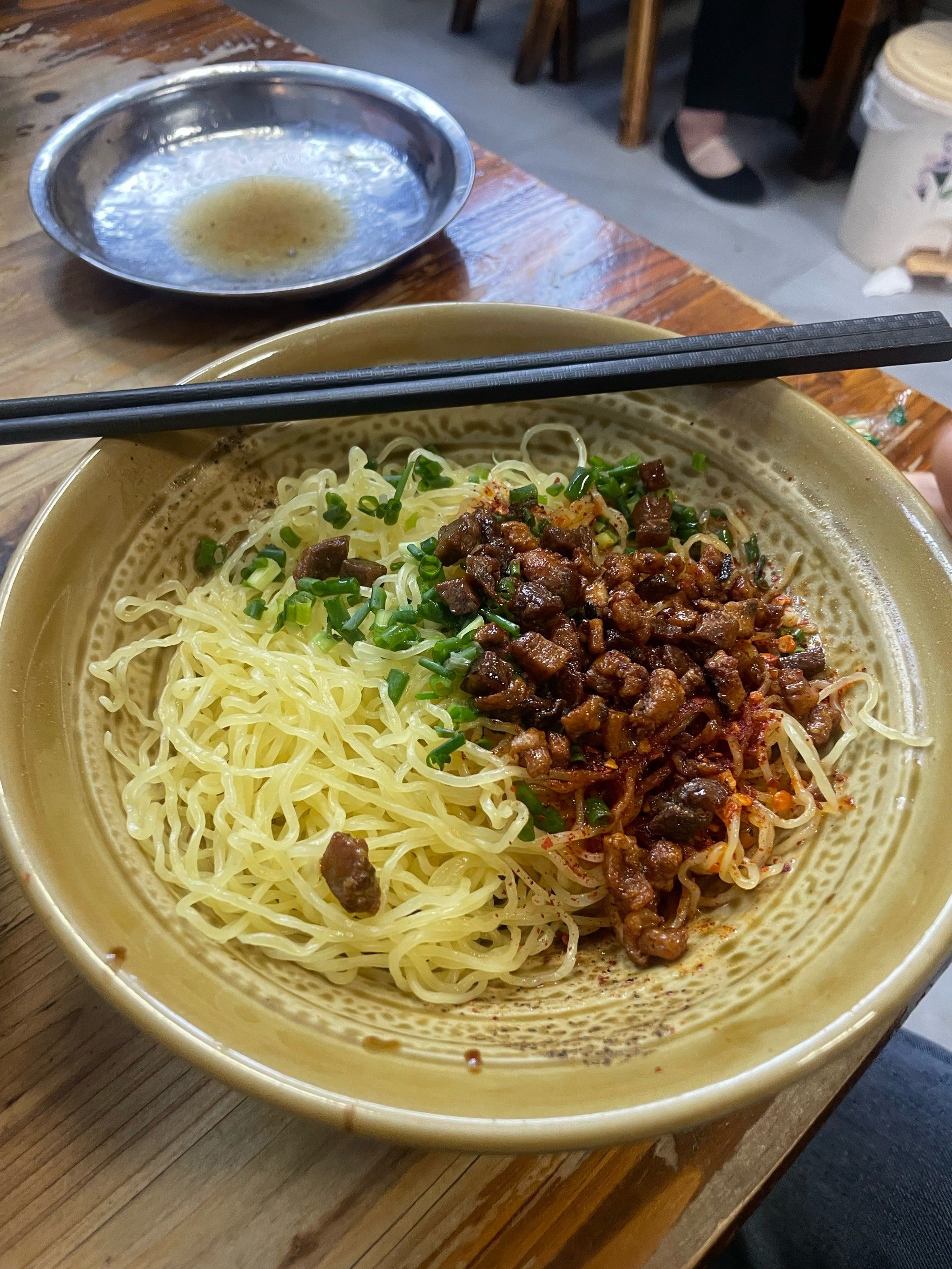 一碗热腾腾的脆哨面