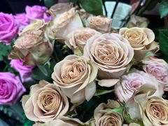 -何兮花店·气球派对鲜花店(马桥银春路万科城店)