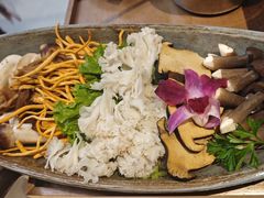 -老牌坊云南鱼豆花火锅(哈西万达店)
