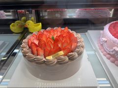 草莓奶油生日蛋糕-花花卷卷·鲜食蛋糕(泉屋店)