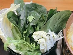 -果松木炭酸菜铜火锅·外婆参鸡汤