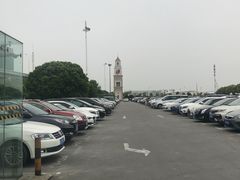 -奥特莱斯停车场