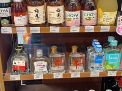 零售区-全家便利店(新闸路二店)