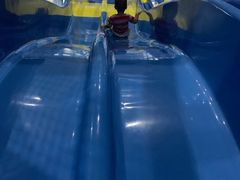 可以从二楼滑到一楼的长滑梯-安徒生童话乐园