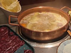 招牌鲜牛腩骨汤锅底-牛村来人潮汕牛肉火锅(西单店)