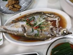 清蒸白鱼-七的湖·晚芳亭·阳澄湖农家菜·大闸蟹(莲花岛店)
