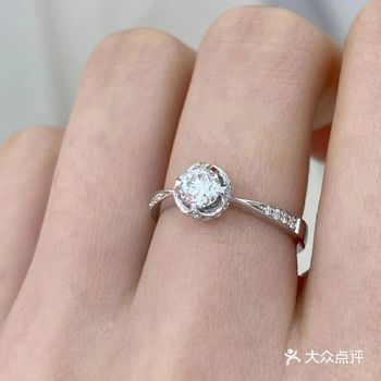 专为新娘设计的钻戒，大爱