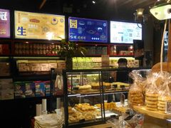 面包甜点陈列柜-昆明冠生园·蛋糕·面包(南强街店)