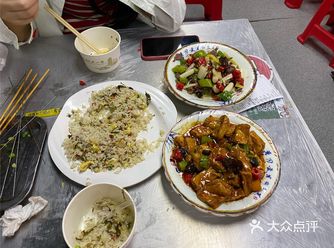 「小民大排档」「光谷/鲁巷」 下午五点多到楼上基本上