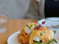烟熏三文鱼水波蛋配全麦面包-WOKKA by艮上(中海环宇荟店)