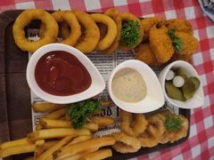 小食拼盘-1886德国汽车餐厅(外滩十六铺码头店)