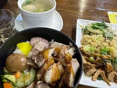 万峦猪脚饭-台南擔仔面·卤肉饭(老虹井路店)