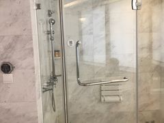 -深圳富苑皇冠假日套房酒店