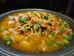 招牌鲜锅兔-盐帮食坊•小河帮川菜(四川师大店)