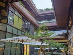 -瑞虹新天地月亮湾