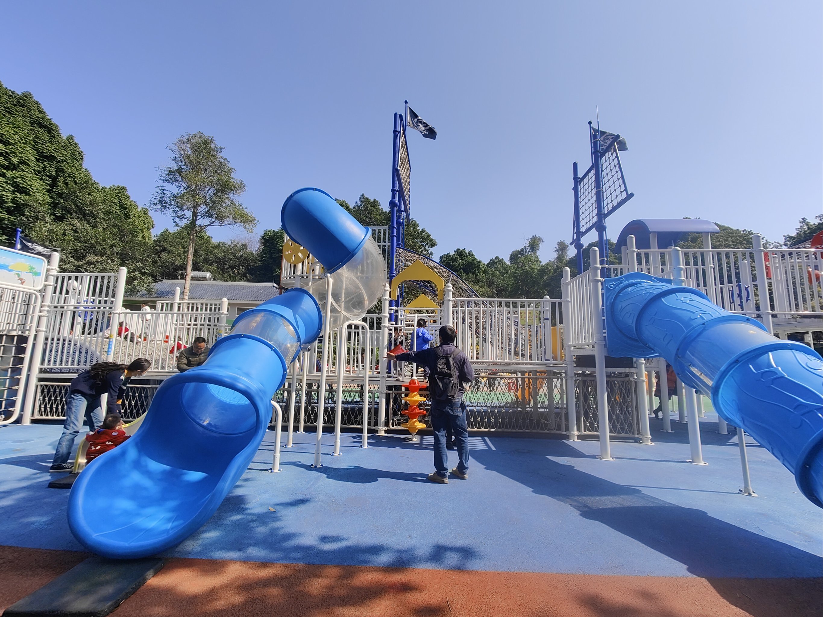 今天到天河儿童公园里玩,我们是从黄村坐到