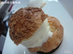 香草奶油巧克力泡芙-北京建国饭店杰斯汀法餐厅