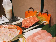 -山川小町·极番烧肉(新地假日广场店)
