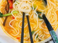 -蒙自源米线大王(花园城商场店)