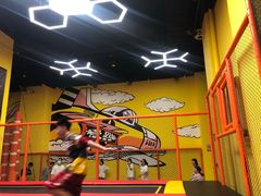 -爱蹦iBOON蹦床运动馆(江汉店)
