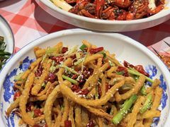 -肥小宝·金牌油焖大虾(襄阳龙虾地标店)