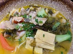 黄金酸汤鱼米线-蒙自源米线大王(东站店)
