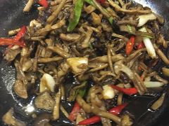 -阿瓦山寨·湘菜现炒·剁椒鱼头王(咸阳总店)