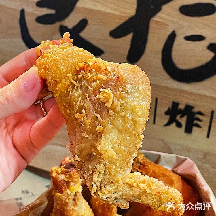 救命，这个大大鸡腿真的是比脸还大️炸的油亮亮的