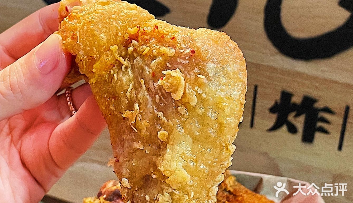 救命，这个大大鸡腿真的是比脸还大️炸的油亮亮的