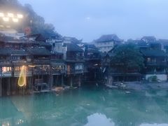 -临江餐馆二楼美食部落