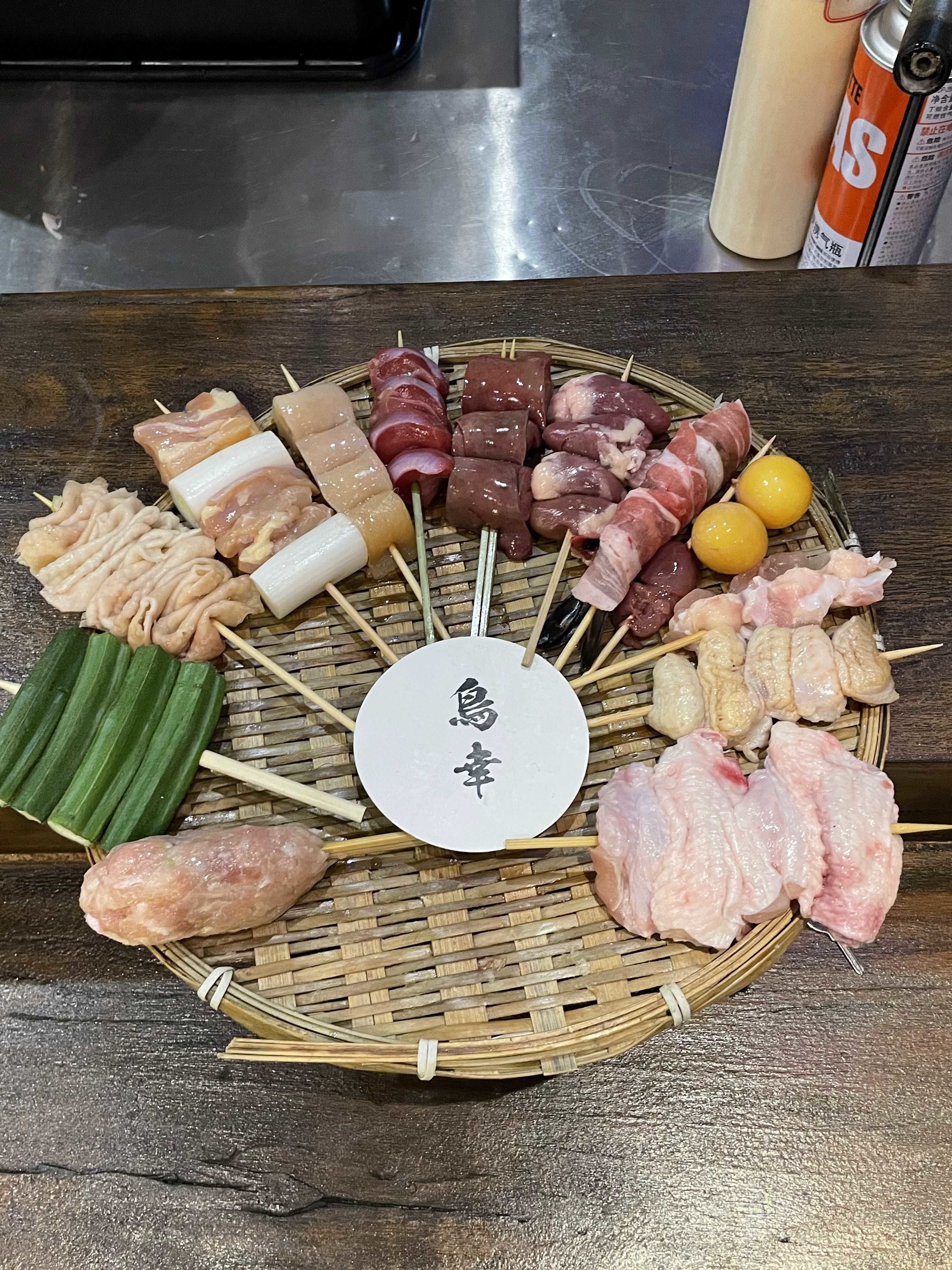 n\\n整个套餐13串「鸟幸omakase拼盘」鸡胸鸡腿鸡皮鸡翅鸡肝鸡胗
