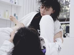 -菠萝格斗巴西柔术训练馆