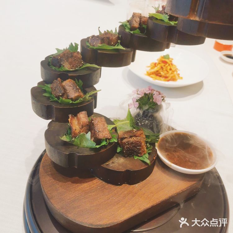 祖庵藏香金猪，口感酥脆