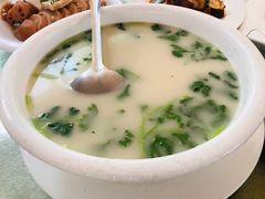 芫茜豆腐杂鱼汤-辉记虾塘海鲜农庄