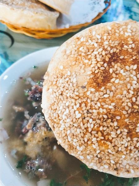 凌源羊汤烧饼-"这个味道是真不错啊嘎嘣脆 羊汤的淡了点.