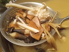 -尚尚仙·酸汤猪手·猪肚鸡火锅(华联万柳购物中心店)