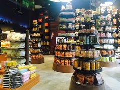 -三只松鼠生活馆(芜湖弋江金鹰店)