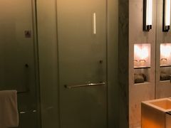 -上海滴水湖皇冠假日酒店