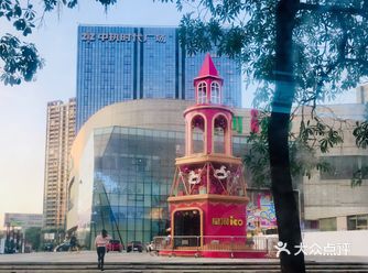 日常坐车经过星河ico， 发现一个好看的城堡