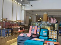 -顶东面包花园·生日蛋糕(世博店)