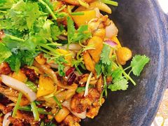 泥炉碳锅牛蛙-西街夜油条·麻团包乌饭