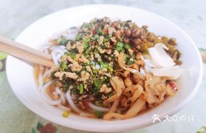 Xue Li Hong Stir-Fried Pork with Rice Noodles