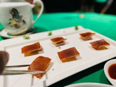 麻皮烧乳猪-誉八仙茶室酒楼(新天地店)