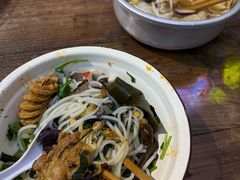 -丽丽三鲜螺蛳粉(田林路店)
