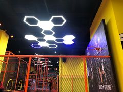 -爱蹦iBOON蹦床运动馆(江汉店)