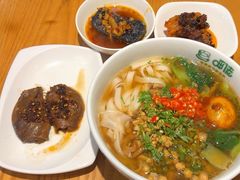-呷佬·长沙手工米粉(金沙江路店)