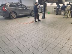 -杭州中沃沃尔沃4S店(滨江区店)