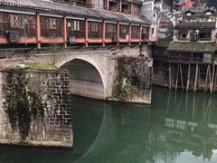 -临江餐馆二楼美食部落